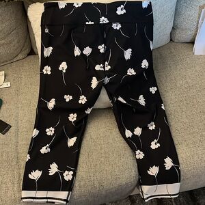 Fabletics Oasis capri leggings, X-Large